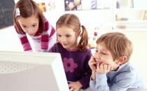 家长禁止孩子在7岁之前玩电脑