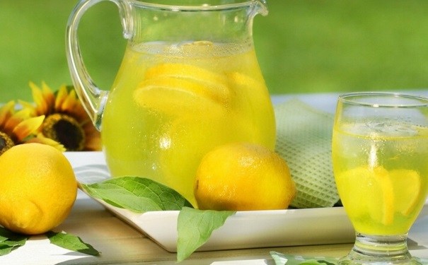常喝柠檬水对健康有什么好处？柠檬水的养生功效是什么？(1)