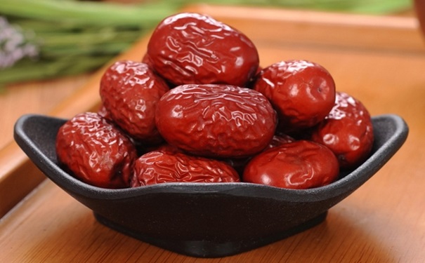 女性经期吃红枣有哪些好处？哪些女性经期是不能吃红枣的？(1)