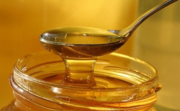 蜂蜜水的养生功效有哪些？喝蜂蜜水对健康有什么好处？(1)