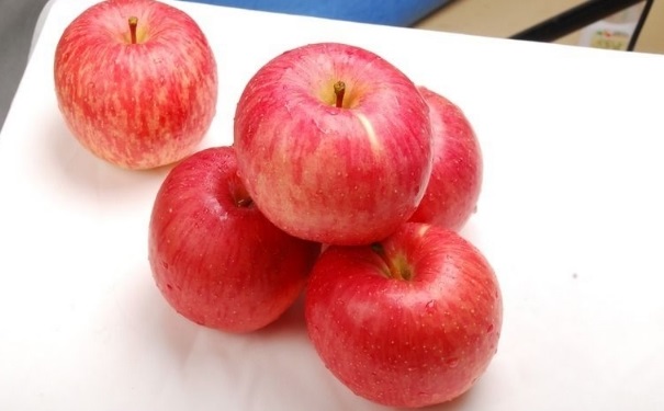 晚上减肥吃苹果可以吗？怎么吃水果才能减肥呢？(1)