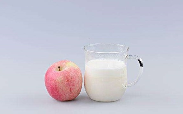 牛奶和什么搭配更营养？牛奶和什么食物更搭配？(1)